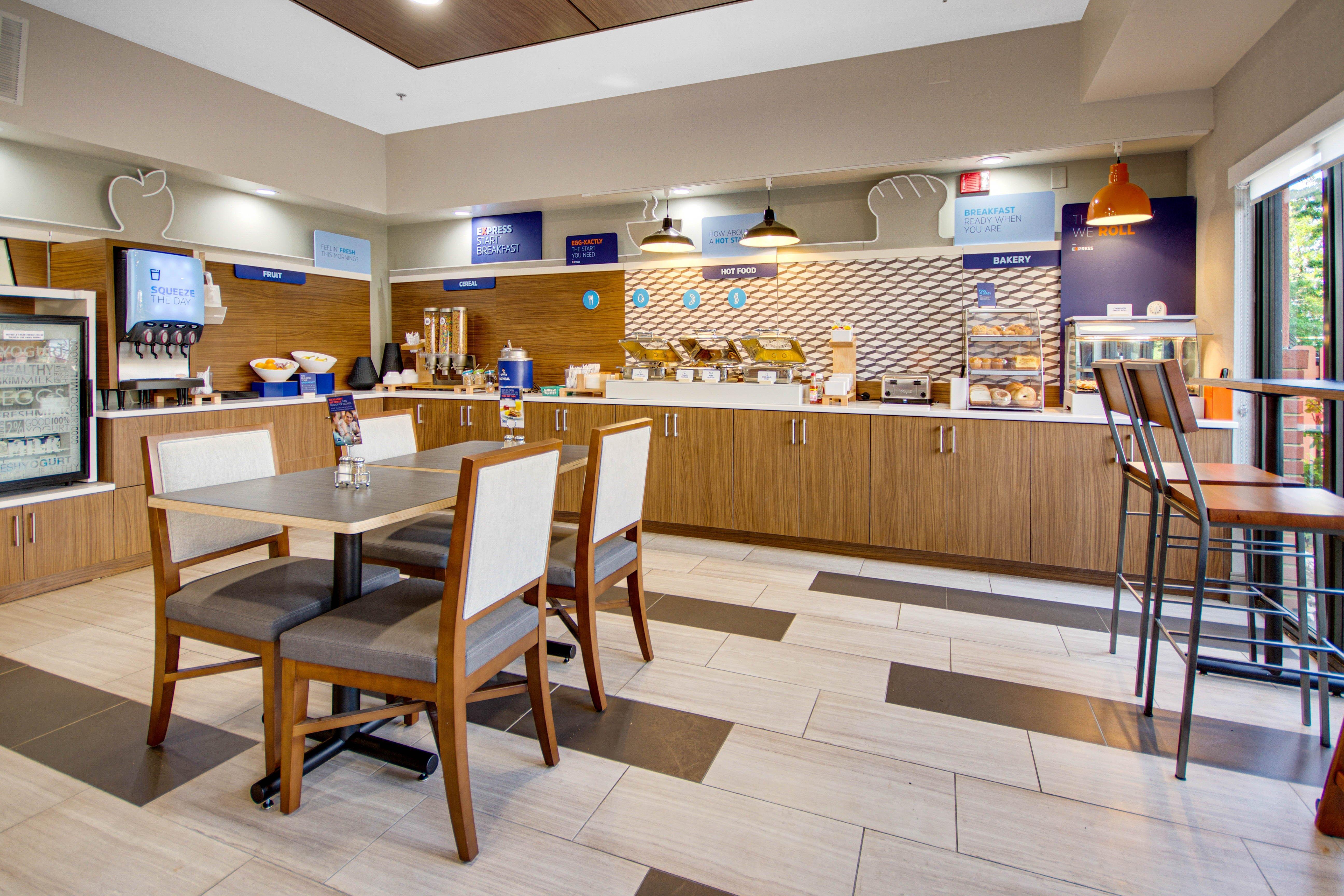 Holiday Inn Express Dublin By Ihg Exterior photo