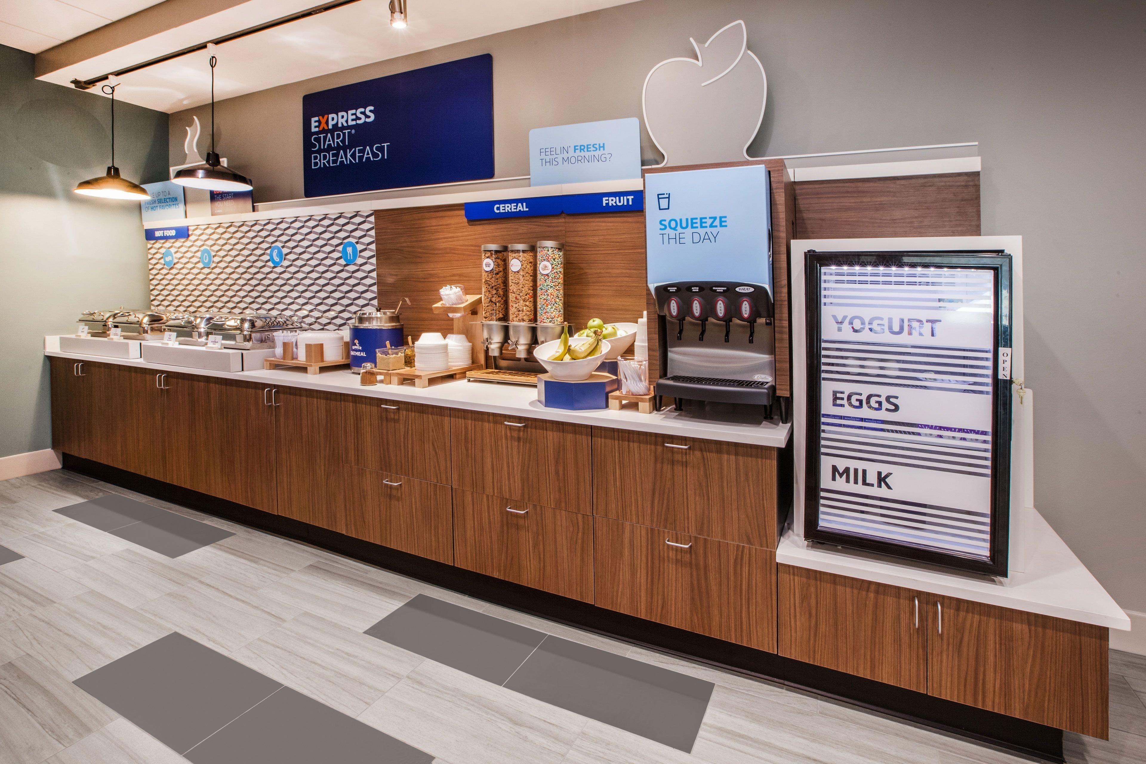 Holiday Inn Express Dublin By Ihg Exterior photo