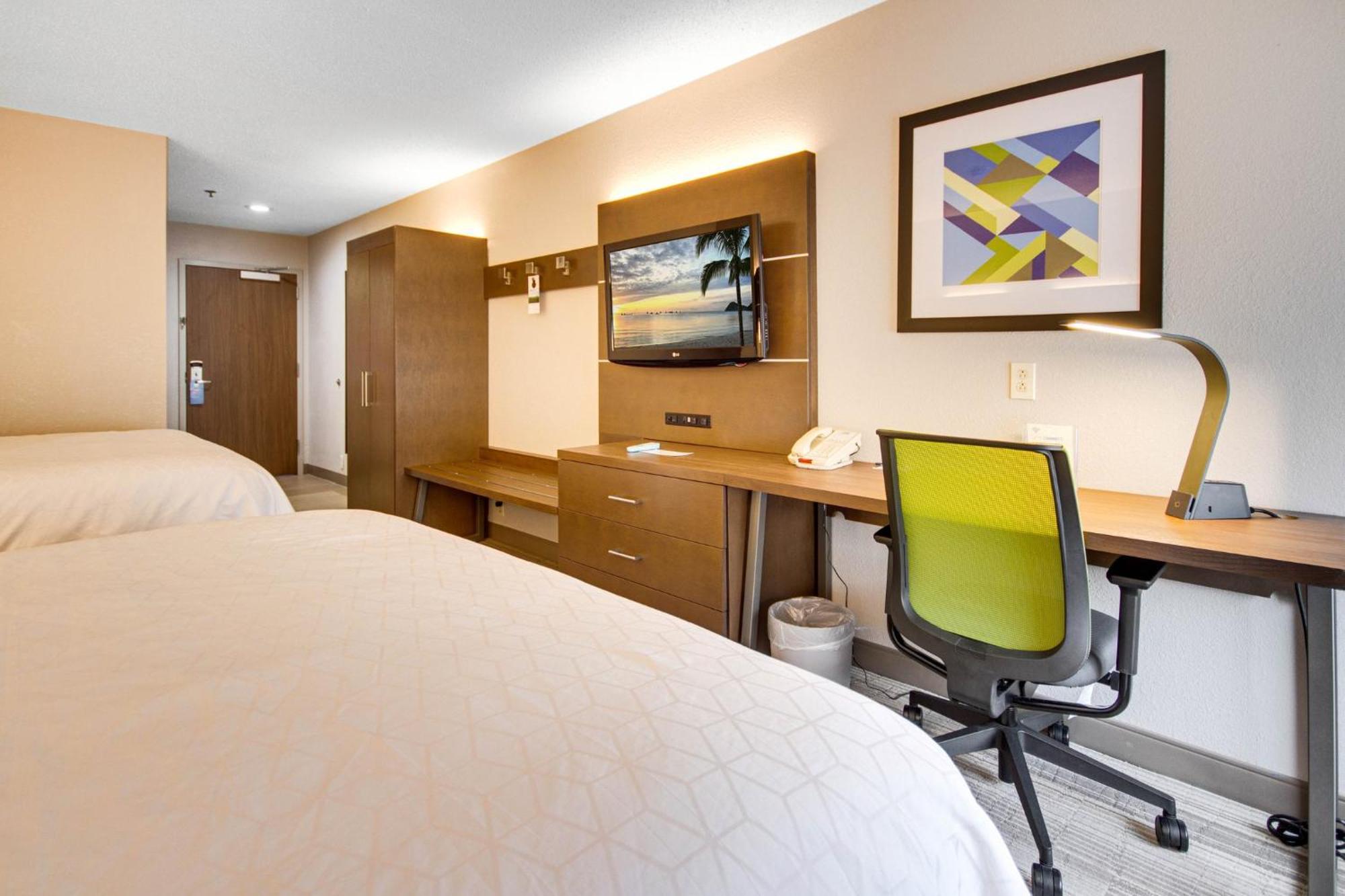 Holiday Inn Express Dublin By Ihg Exterior photo